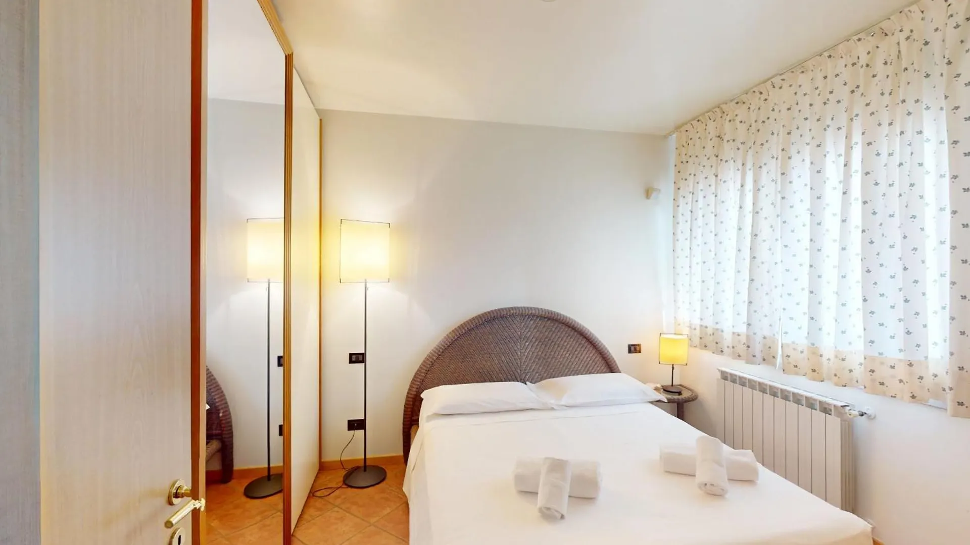 Appartamento Gloria By Bookinggardalake Manerba del Garda Lägenhet